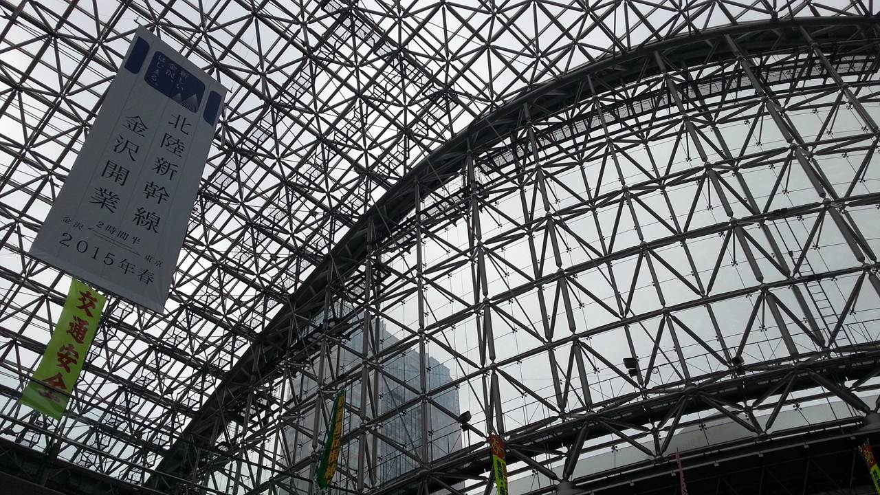 金沢駅から日航ホテルを眺めて